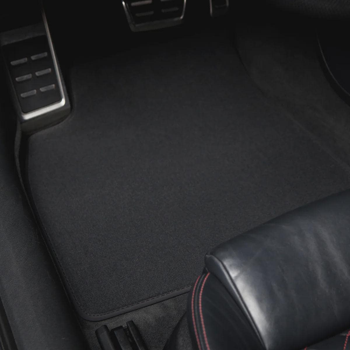 Dodge Charger Velour Floor Mats 2006–2010 – RWD – Black