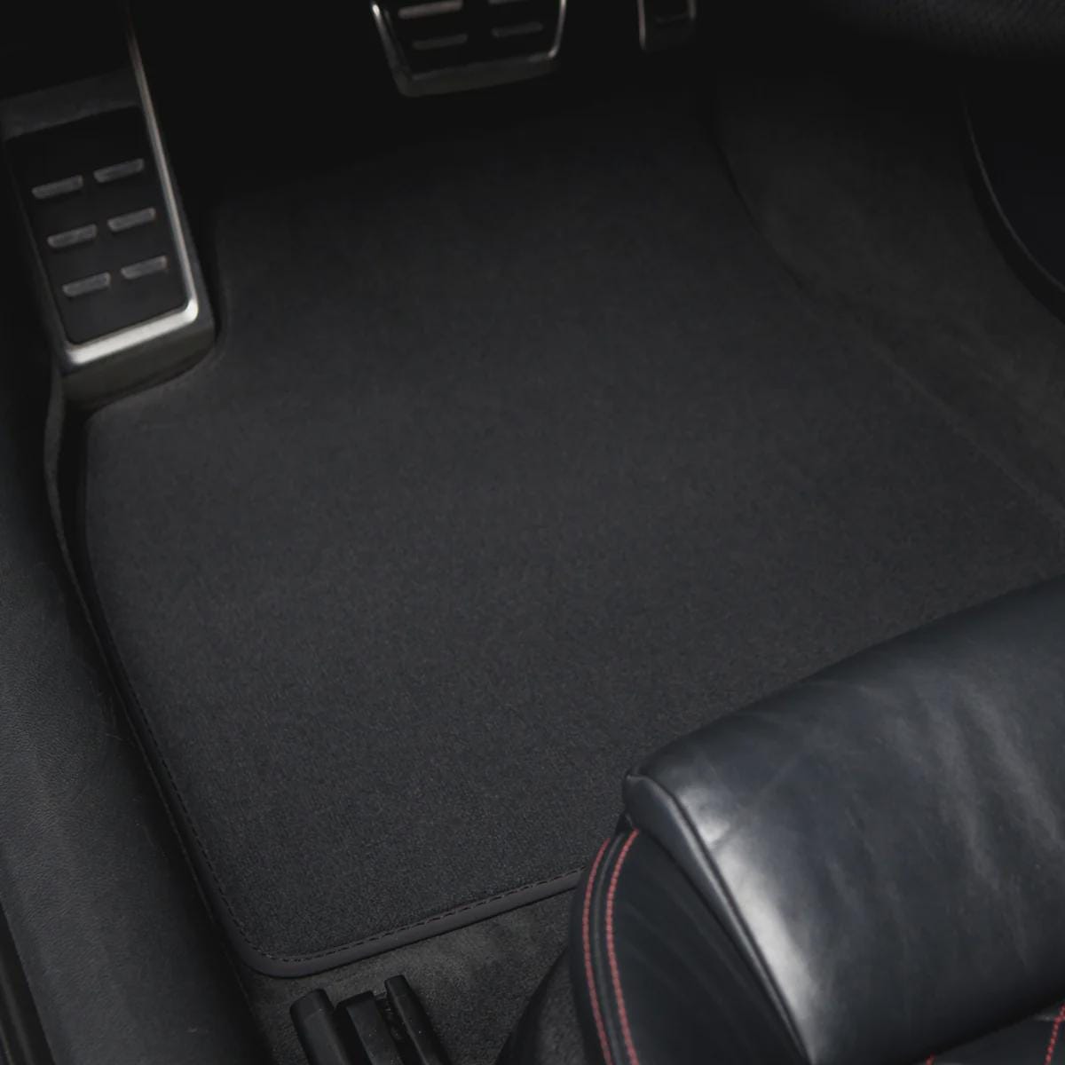 Dodge Challenger Velour Floor Mats 2008–2023 – Black